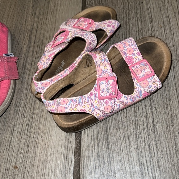 2 size 9 girl shoes Toms - Picture 3 of 6